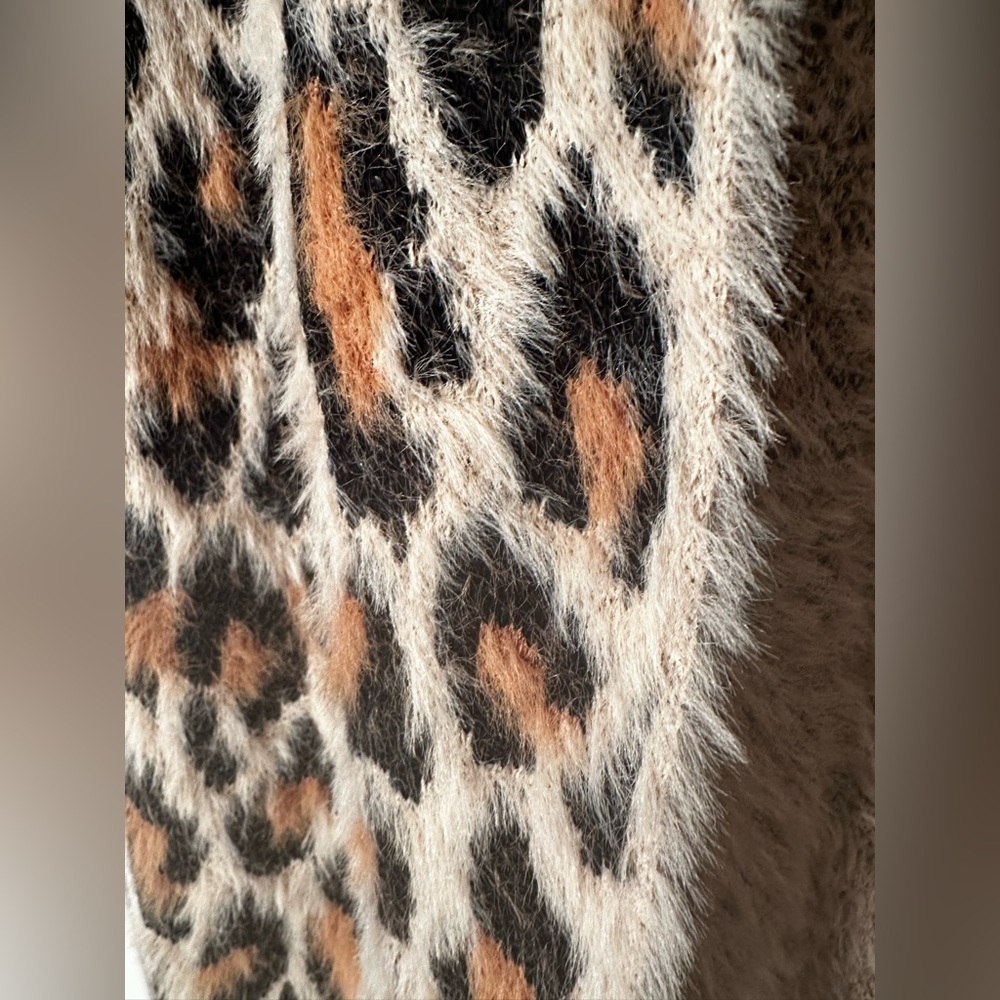 BLANKNYC Leopard Duster XS from REVOLVE Brown Tan Beige Sleeve Cuffs Fuzzy Cardi - Picture 6 of 13